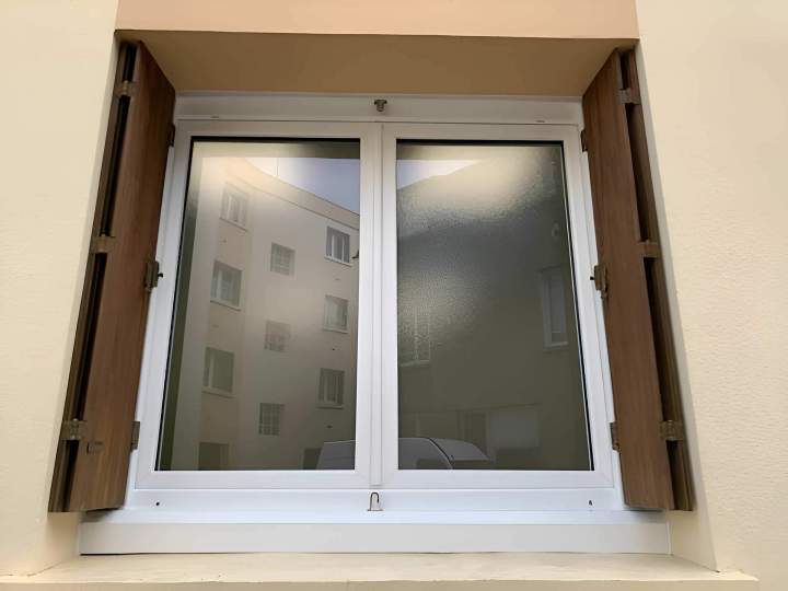 Pose de vitrages modernes combinant l’isolation thermique et le design élégant